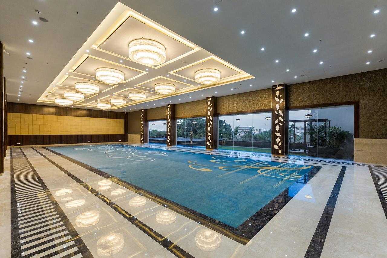 Hotel Saffron Crest Силигури Экстерьер фото