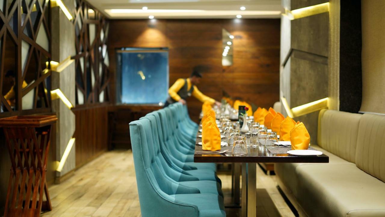 Hotel Saffron Crest Силигури Экстерьер фото